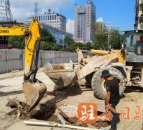 要插逼网视频高温下的坚守｜道路建设者用汗水铺就畅通路